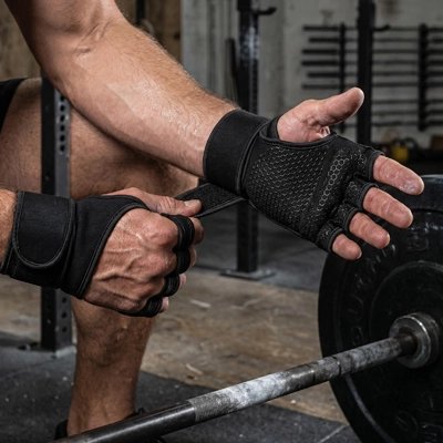 athlète porte gant musculation noir