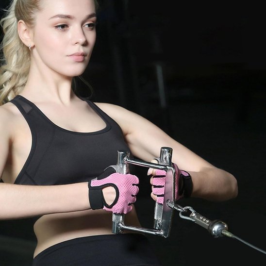 athlete exercice dos portant gants pour musculation