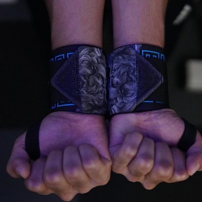 bras avec bande de musculation poignet