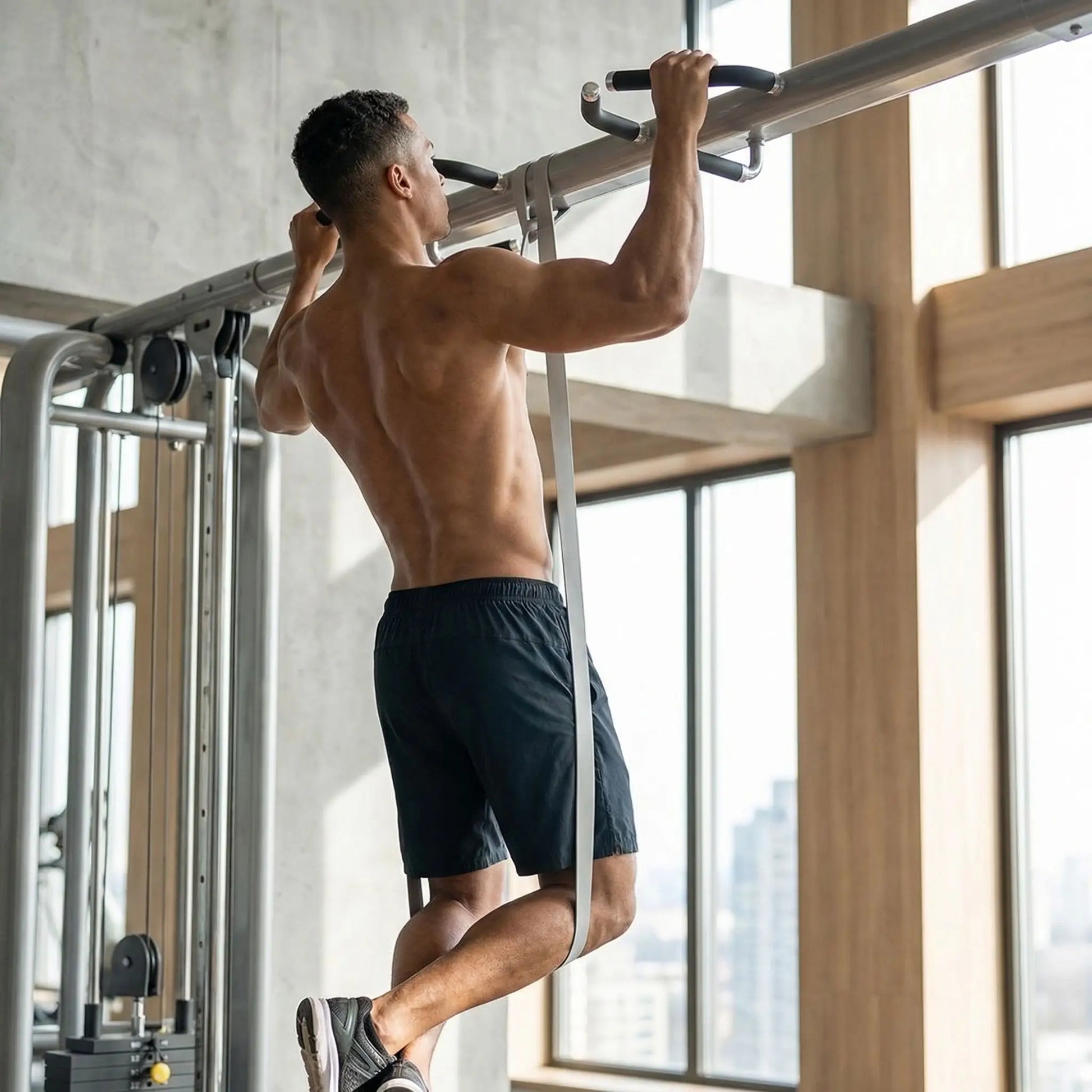 exercice de traction utilisant elastiques musculation