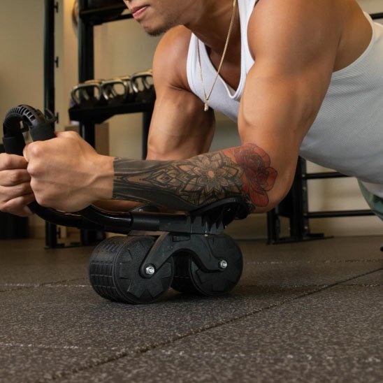 exercice homme avec roue abdo