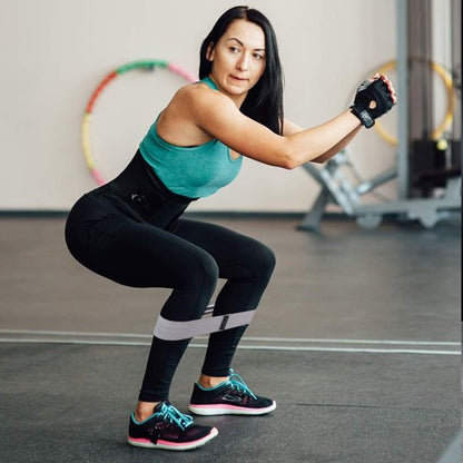 exercice squat avec elastique musculation​ 
