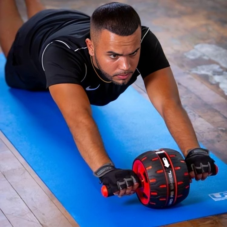 exercice visant abdos avec roue abdominale