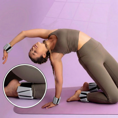 exercice yoga avec bracelet lesté gris clair