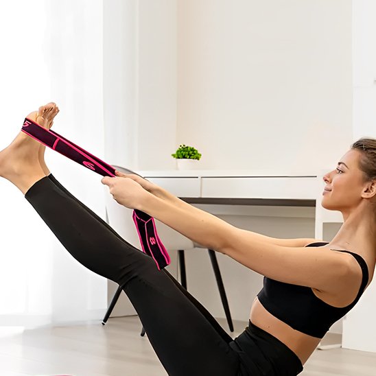 femme exercice abdos avec bande elastique  