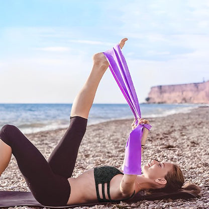 femme exercice abdos avec élastique musculation 