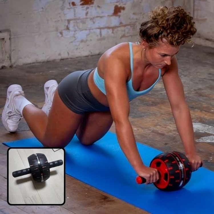 femme exercice abdos  avec roue abdominale