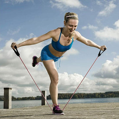 femme exercice équilibre avec elastique musculation​ 