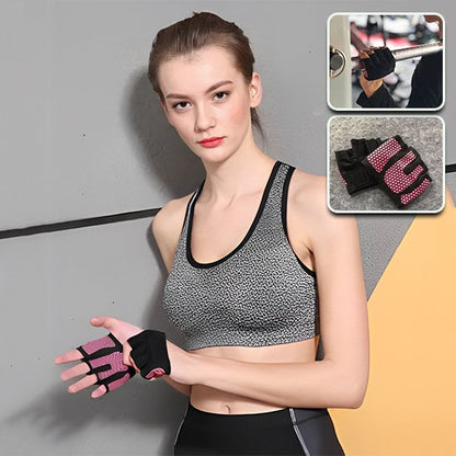 femme portant gants pour la  musculation rose