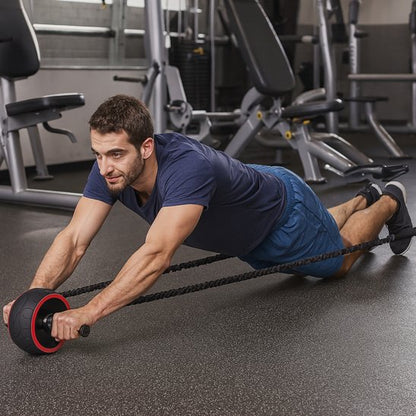 homme exercice abdominaux utilisant roue abdominale