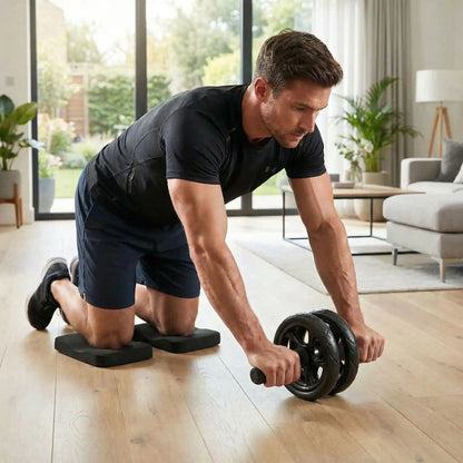 homme exercice abdos avec roulette abdominale et coussin aux genoux