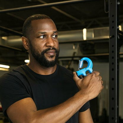 homme exercice avant bras avec grip for hand