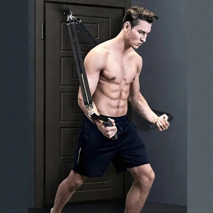 homme exercice dos avec elastique musculation​