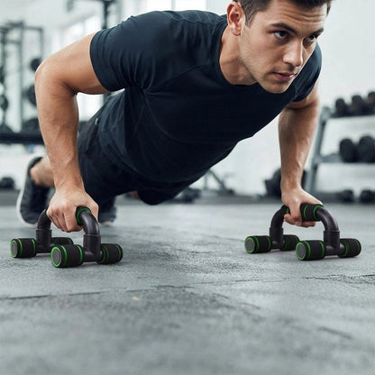 jeune homme exercice pompes sur poignés à pompes vert