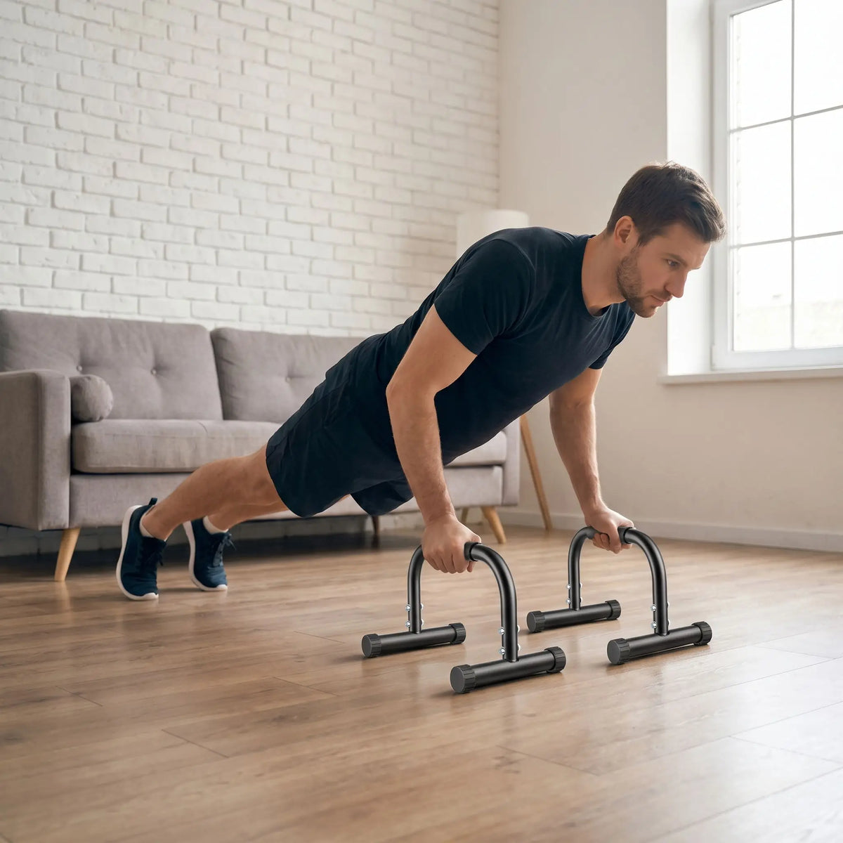 jeune homme exercice sur poignée pour les pompes