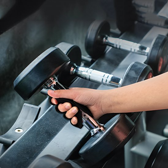 prise d'haltère avec gant musculation